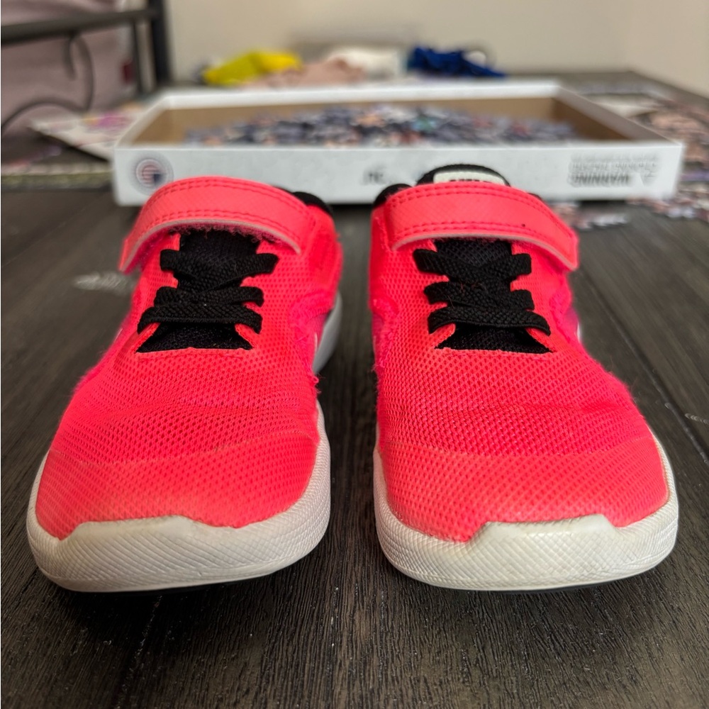 Nike Pink and Black Sneakers with Breathable Mesh - Picture 1 of 9